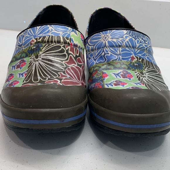 Dansko Vegan Volley Clogs - floral patchwork canvas - Picture 4 of 12